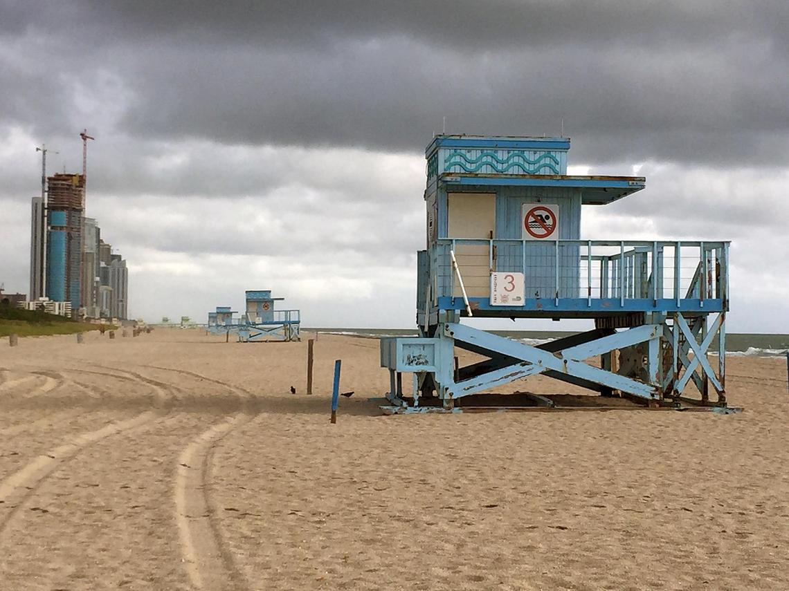 Testing has confirmed the presence of red tide algae in Miami-Dade, prompting beach closings north of Haulover Inlet, the county announced early Thursday.