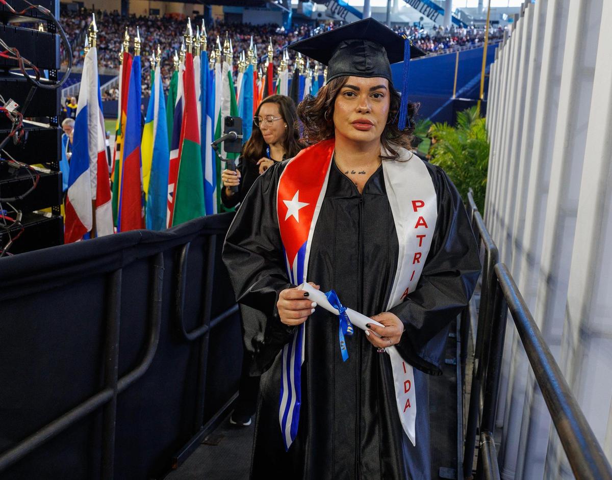 Drama school student Dayana Torres wears a scarf expressing her support for the Cuban dissident movement Patria y Vida during Miami Dade College’s North, Hialeah and West Campuses 2025 commencement ceremonies at LoanDepot Park, in Miami on Saturday, April 26, 2025.