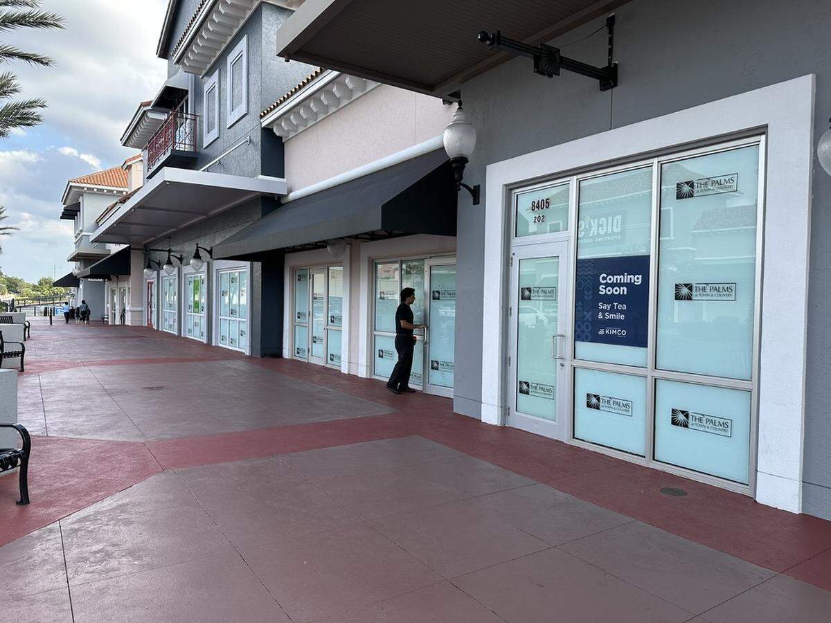 La Cañita finalmente llena la vacante de la cadena de buffets Sweet Tomatoes a la izquierda que se fue a la quiebra en 2020 durante la pandemia. El restaurante de la célebre chef Michelle Bernstein, así como un A Say Tea &amp; Smile al lado, abrirán alrededor del verano de 2024.