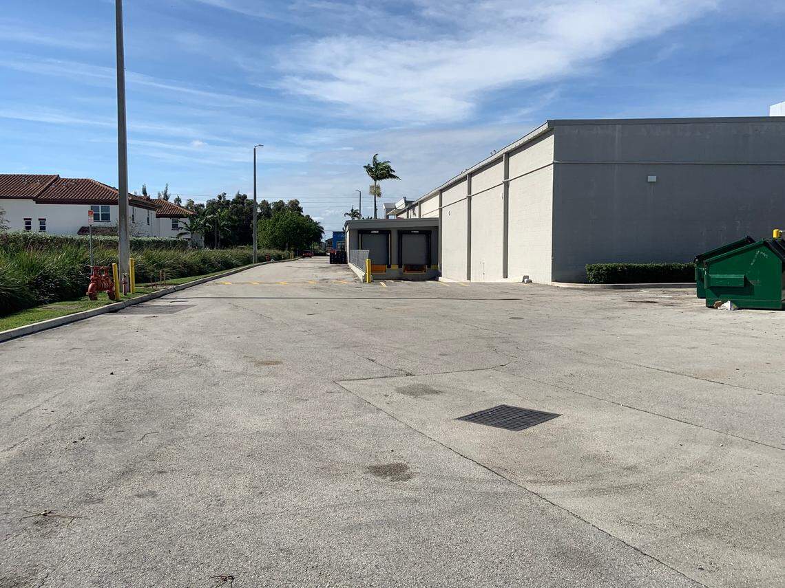 The rear of the Plaza Alegre strip mall.