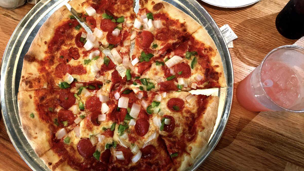 The Who once sang, “Meet the old boss/Same as the new boss.” That basically applies to this June 16, 2018 pizza pie at Miami Best Pizza in its Ponce de Leon location. Looks more or less the same as the pies sold at the original South Dixie Highway location from 1970 to 2014.