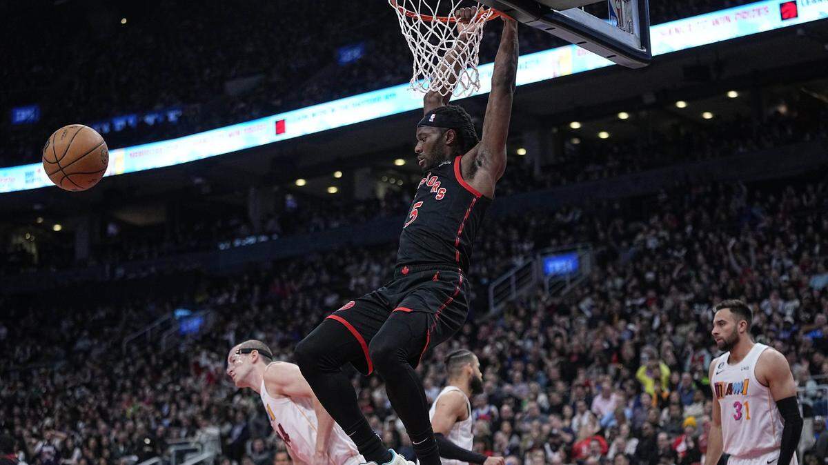 Toronto Raptors forward Precious Achiuwa (5) dunks the ball against the Miami Heat during the second half at Scotiabank Arena.