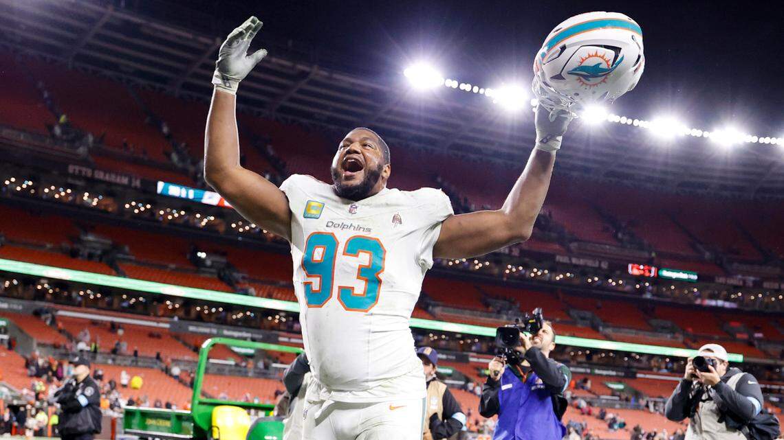 Miami Dolphins defensive tackle Calais Campbell (93) celebrates the win against the Cleveland Browns in their NFL Football game at Huntington Bank Field in Cleveland, Ohio on Sunday, December 29, 2024.