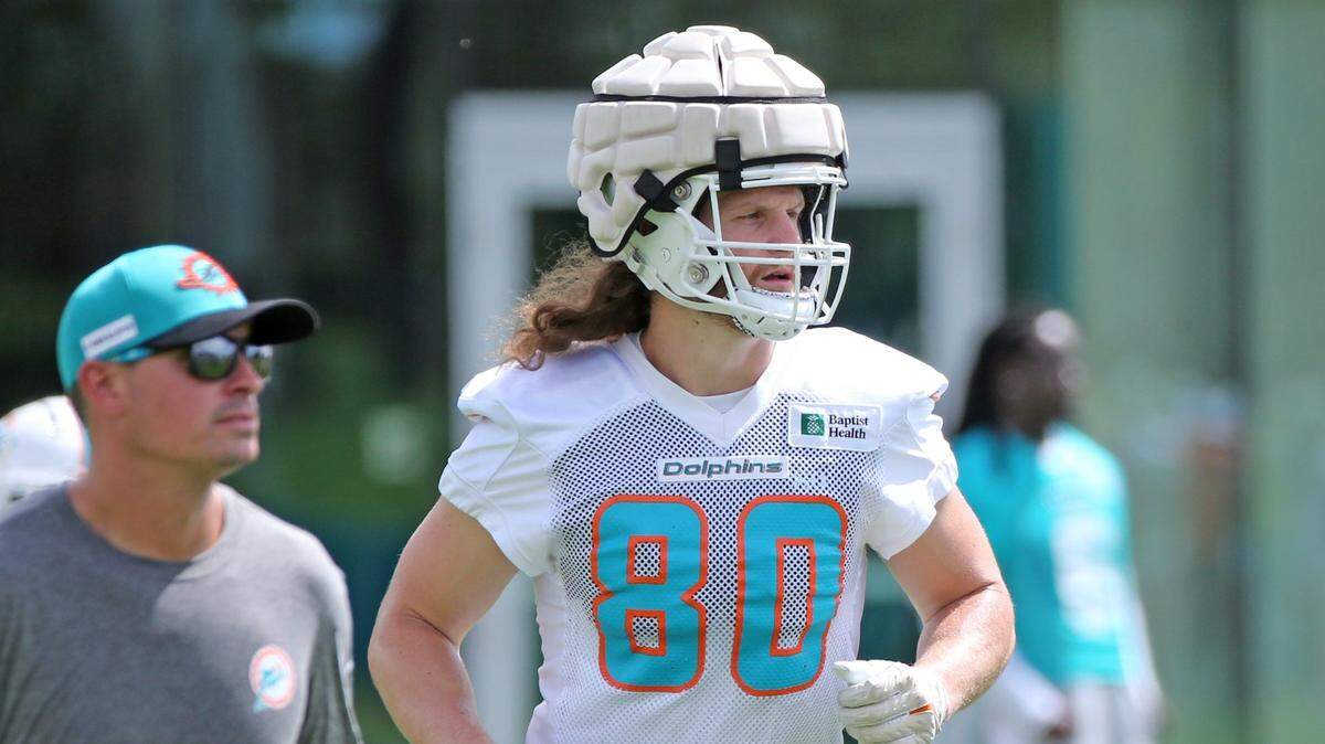 Miami Dolphins tight end Adam Shaheen (80) runs during practice at Baptist Health Training Complex in Miami Gardens on Friday, July 29, 2022.