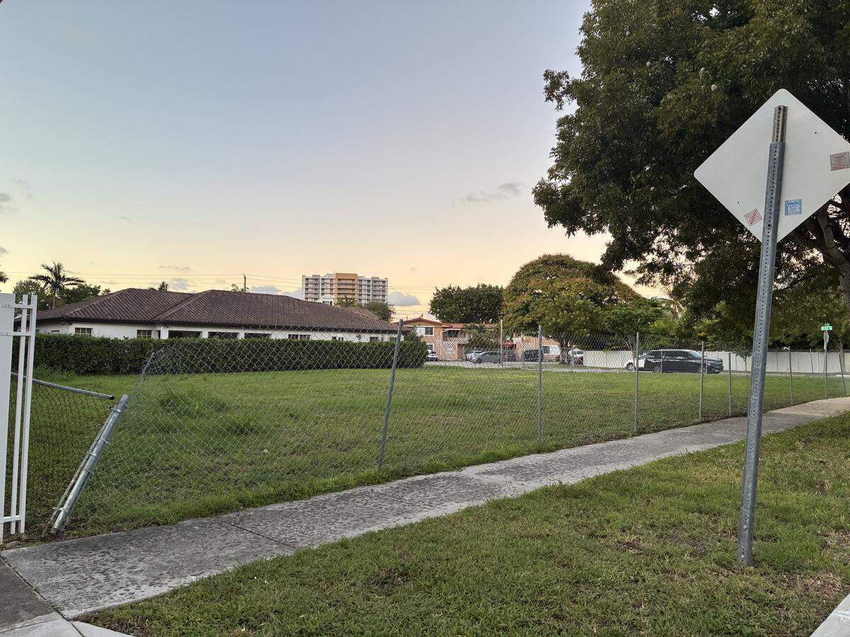 Two adjoining residential lots in The Roads neighborhood, located at 2200 SW Ninth Ave. and 910 SW 22nd Road, that the city recently tried to sell but couldn’t attract enough bids for.
