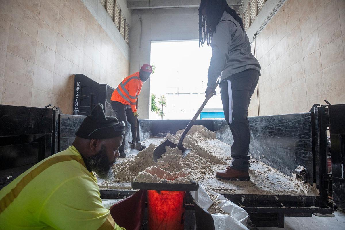 (Front)Frito Charmant, (/bacK) Mel Víctor and (R/Back) Wilbert Avril make sandbags ehen The City of North Miami Beach gives out sandbags to residents ahead of the expected flooding in the next few days in 1965 NE 151st Street, North Miami Beach on Saturday October 5ve., 2024.