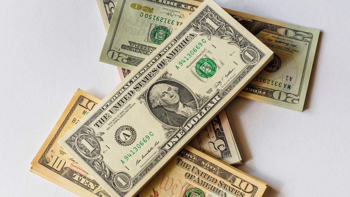 Servers and bartenders at two Florida restaurants had tips withheld when customers didn’t pay their bills, officials said.