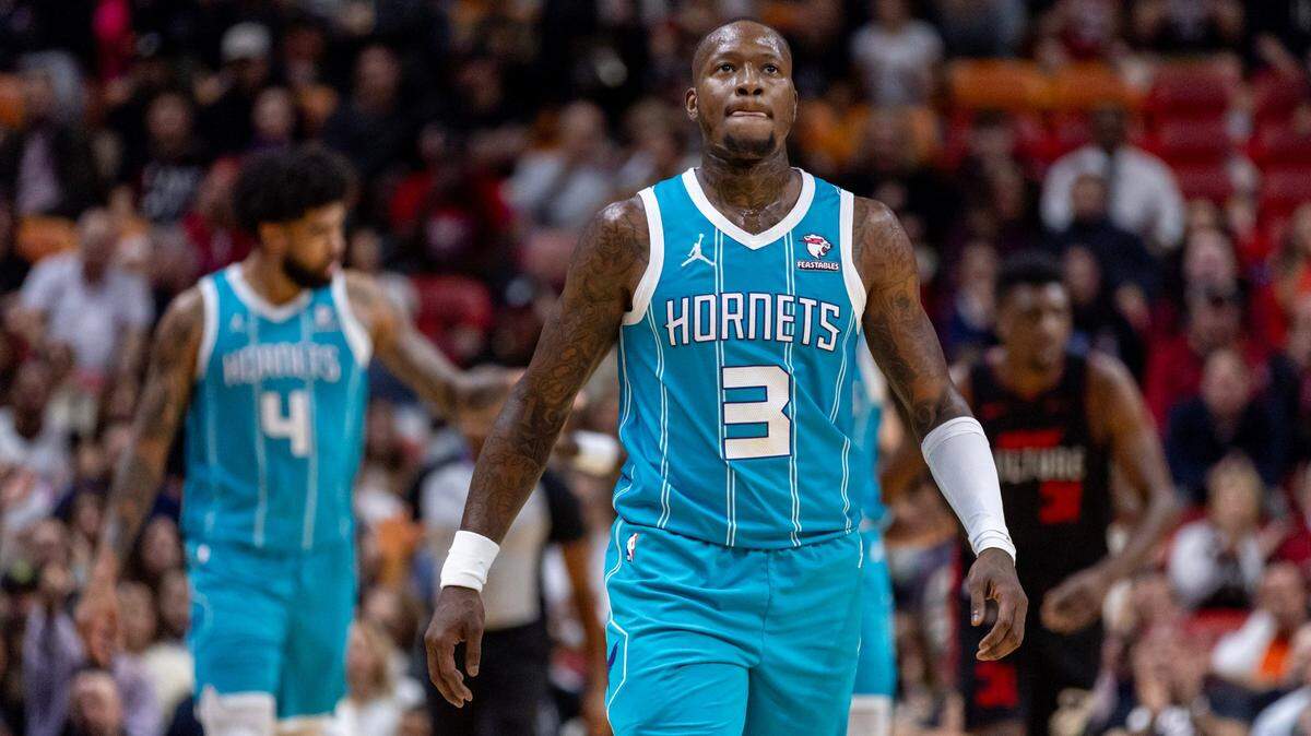 Terry Rozier reacciona a una jugada con los Hornets en el partido contra el Heat, el 13 de diciembre de 2023 en el Kaseya Center en Miami. 