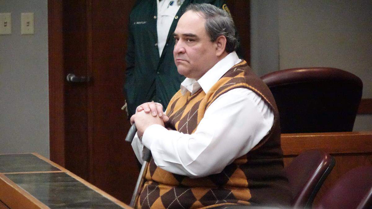 Rafael Andres, convicted of murdering La Carreta waitress Yvette Fariñas in 2005, sits during the death penalty phase of his trial in 2014. On Wednesday, Nov. 5, 2025, he was back in court as part of a death penalty re-sentencing case. Jurors will decide whether he will return to Florida’s Death Row or be sentenced to life in prison for her death.