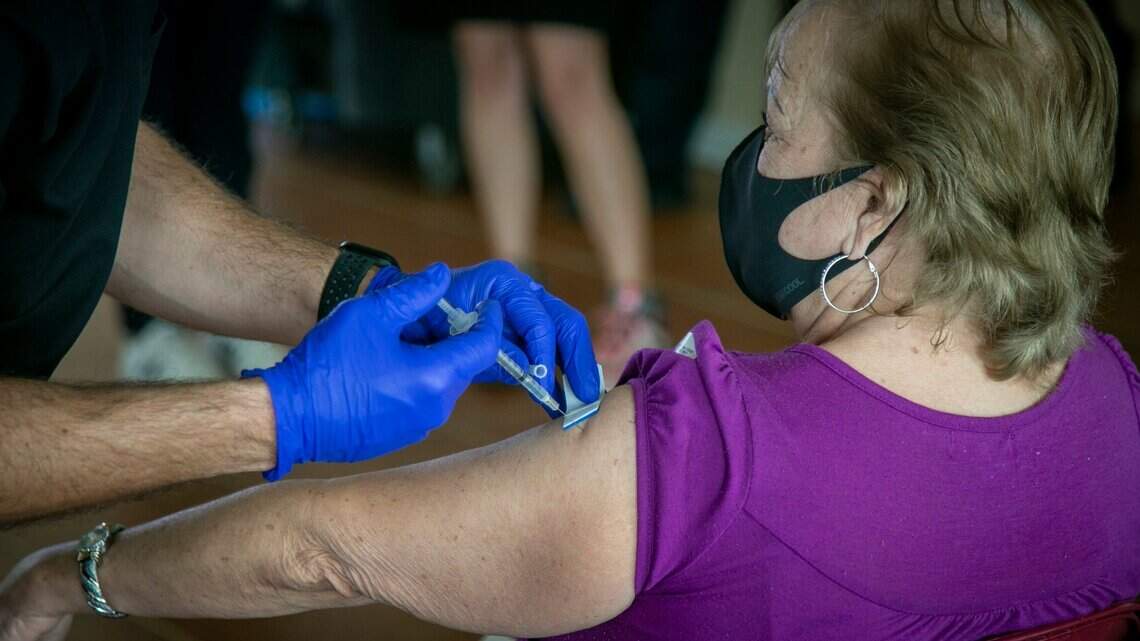 Miami-Dade supera umbral de 400,000 infecciones y Florida registra 7,280 casos nuevos de COVID
