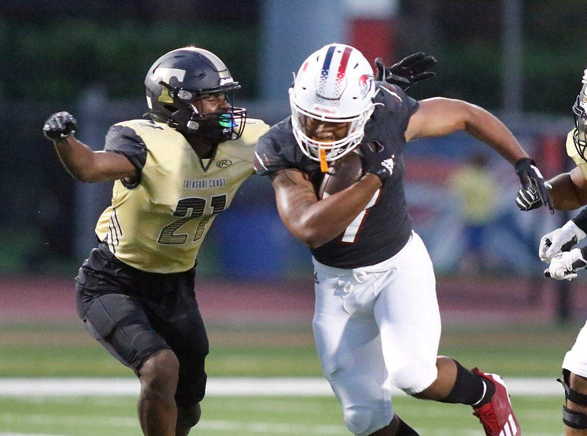 Chaminade-Madonna Lions running back Davion Gause (7) tries to escape with the ball during the football game against Treasure Coast Titans on Thursday, November 3, 2022 at Chaminade-Madonna HS in Holliwood. Andrew Uloza / for Miami Herald