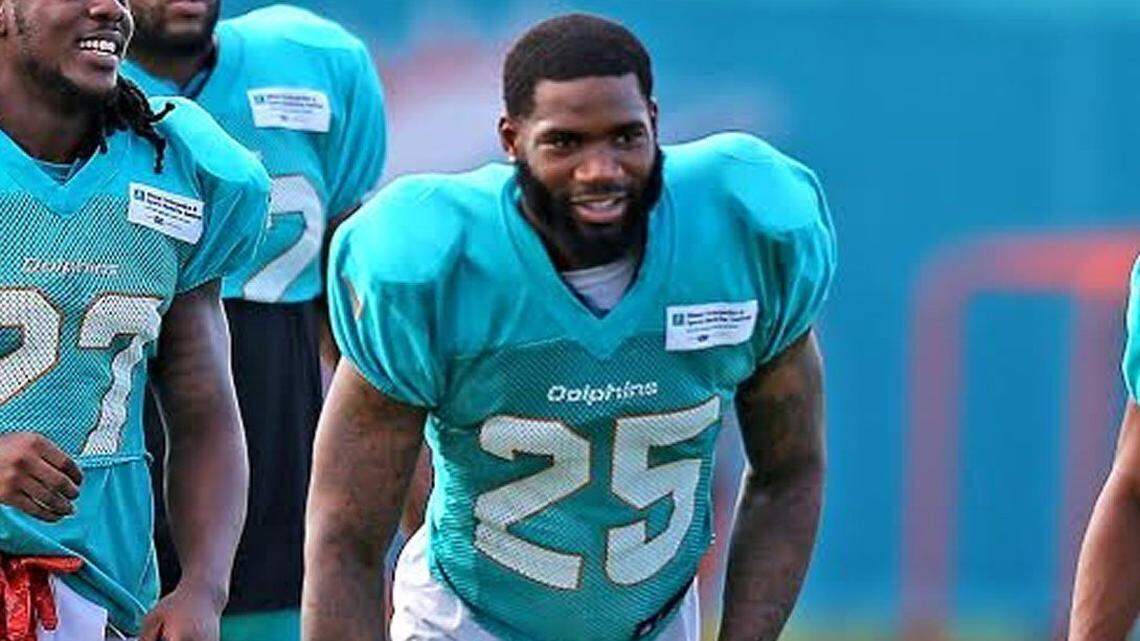 Dolphins’ practice features lots of running, one huge pass from Tua, a notable injury departure.