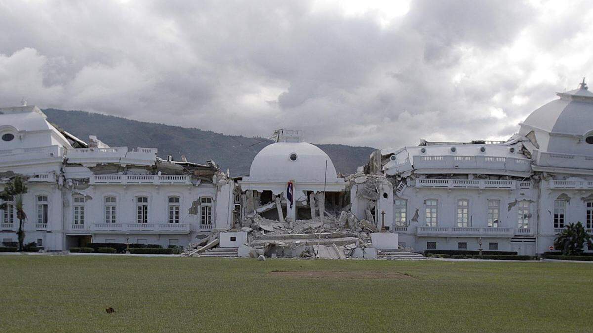 Destruction grips Haiti and the Capital Port au Prince the day after an earthquake rattelled the country Wednesday January 13, 2010. The Presidential Palace lies in ruins the day after a powerful earthquake struck the country.