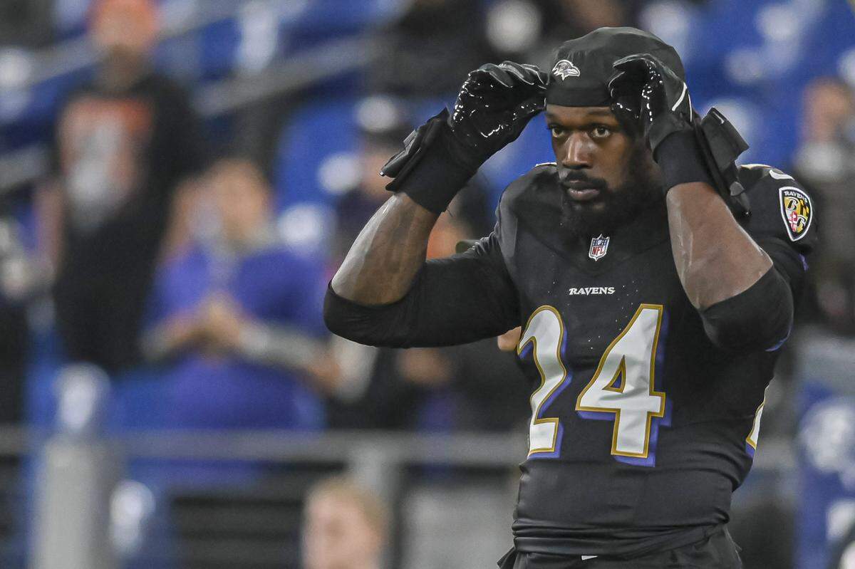 Nov 16, 2023; Baltimore, Maryland, USA; Baltimore Ravens linebacker Jadeveon Clowney (24) before the game against Cincinnati Bengals at M&T Bank Stadium. Mandatory Credit: Tommy Gilligan-USA TODAY Sports