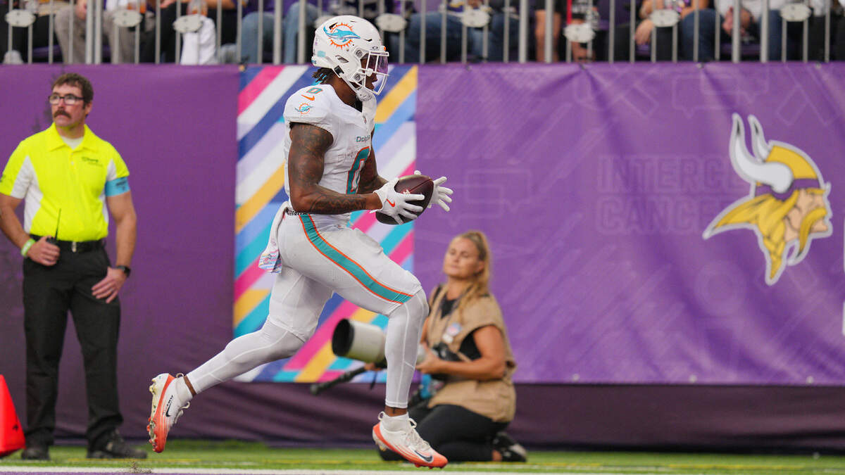 Telling self-analysis from Dolphins’ Gordon and Chris Bell | Miami Herald