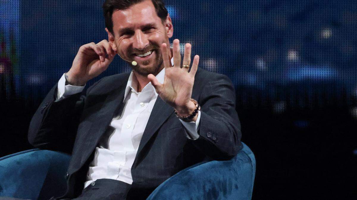 World Soccer champion Lionel Messi acknowledge his fans among the attendees as he take a seat to have a conversation in Spanish with Mayor Francis Suarez during the American Business Forum at the Kaseya Center in Miami, Florida on Wednesday, November 5, 2025.