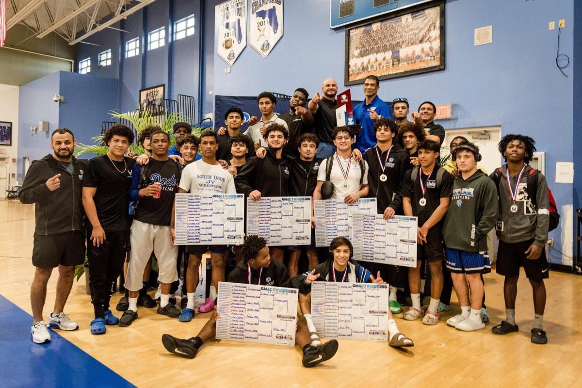 Homestead, February 3, 2024 -South Dade HS Wrestling team during the 2024 Boys GMAC Wrestling 175 weight class championship finals at South Dade Senior High School in Homestead, Florida, on Saturday, February 3, 2024.