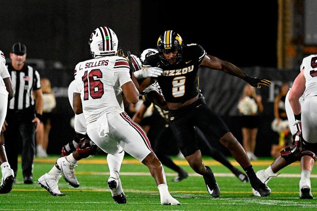 COLUMBIA, MISSOURI - SEPTEMBER 20: Damon Wilson II #8 of the Missouri Tigers pressures LaNorris Sellers #16 of the South Carolina Gamecocks during the third quarter at Faurot Field at Memorial Stadium on September 20, 2025 in Columbia, Missouri. (Photo by Jeff Le/Getty Images)