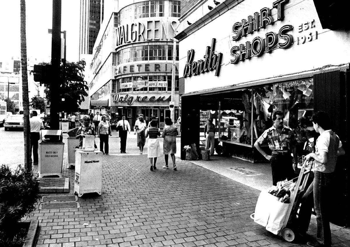 Downtown Miami shoppers on East Flagler Street and Second Avenue in 1981.