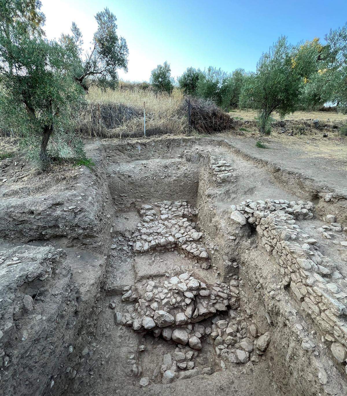 Ancient fortification walls were found on the hill.