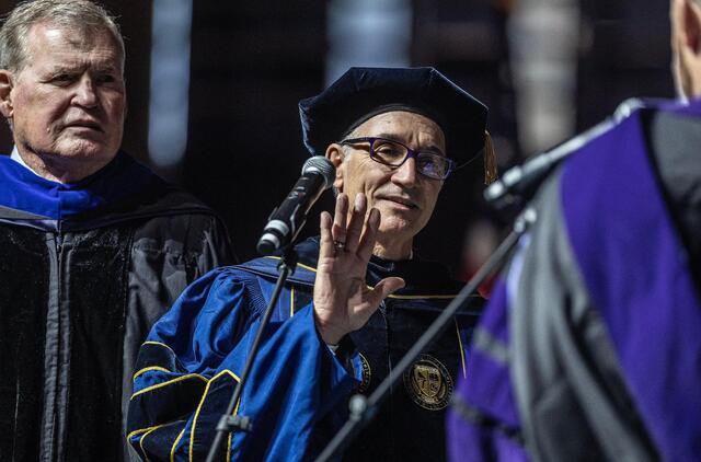 Kenneth Jessell fue investido como sexto presidente de FIU en la ...