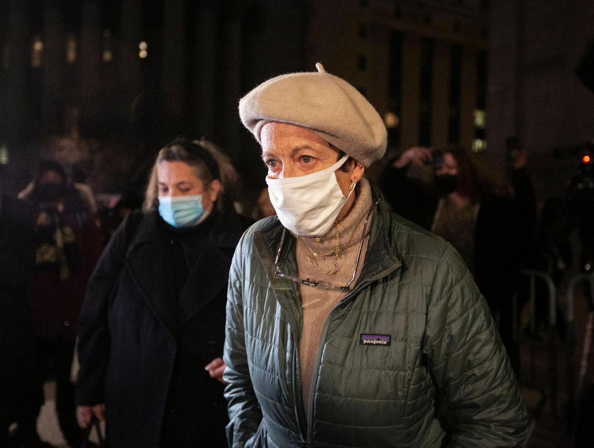 Leah Saffian, left, an attorney and family friend, accompanies Isabel Maxwell, sister of Ghislaine Maxwell, as they head toward their ride outside the federal courthouse in Manhattan at the end of day two of jury deliberations in the trial of Jeffrey Epstein’s former girlfriend. The jury will resume deliberating Wednesday morning.