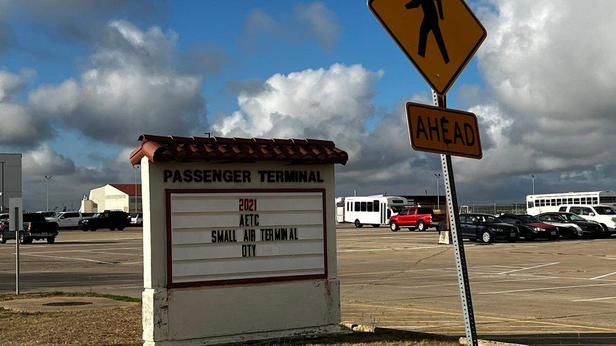 There were few signs of activity at Kelly Field in San Antonio on Tuesday morning, despite reports of a plane of migrants scheduled to take off from there and fly to Delaware.