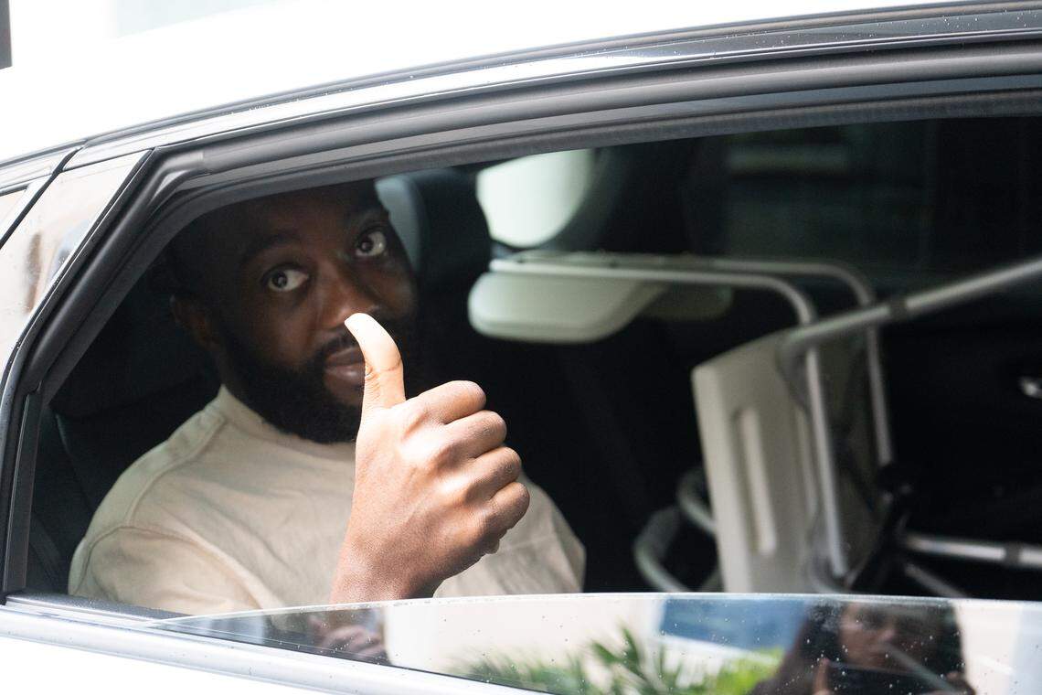 Chevon Byfield, 39, gives a thumbs up before he leaves Memorial Regional Hospital in Hollywood for the first time with his new heart on Monday, March 30, 2026.
