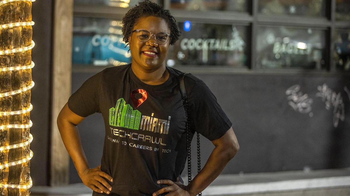 Miami entrepreneur Laura Levros hopes she can tap venture capital to grow her startup company. She’s seen here attending a MiamiTech happy hour networking event at Freehold in Wynwood on Wednesday Dec. 28, 2022.