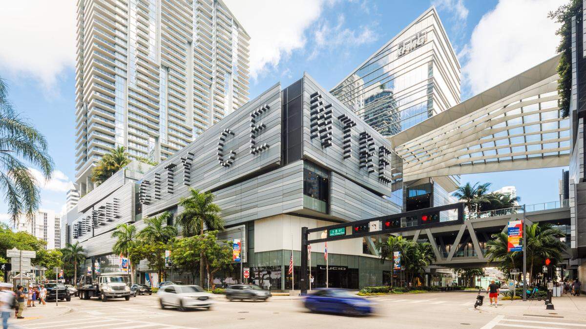 A finales de 2024, H&M se incorpora a la lista de comercios del centro comercial Brickell City Center en Miami, famoso para turistas y residentes. 