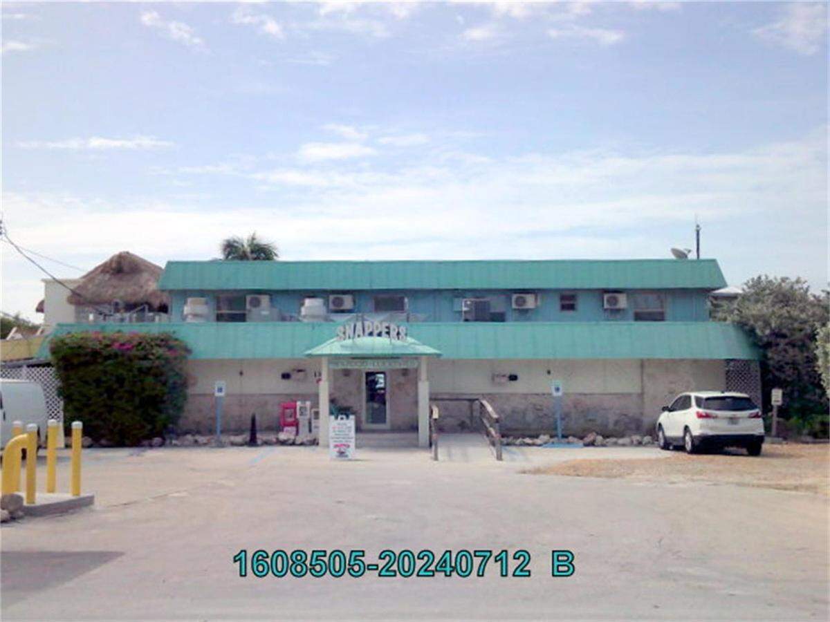 Snappers Key Largo, 139 Seaside Ave., Key Largo.