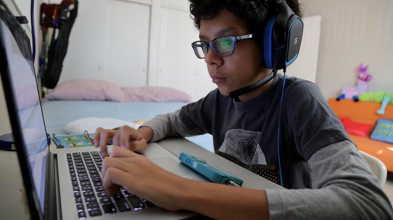 ¿Cómo se sienten los niños sin poder ir a la escuela? Ellos mismos nos cuentan