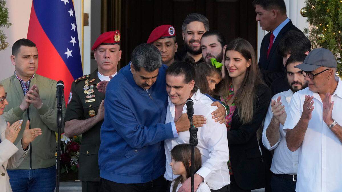 Venezuelan President Maduro, center left, embraces Alex Saab after Saab arrived at Miraflores presidential palace in Caracas, Venezuela, Wednesday, Dec. 20, 2023. The United States freed Saab, who was arrested on a U.S. warrant for money laundering in 2020, in exchange for the release of 10 Americans imprisoned in Venezuela, the Biden administration announced Wednesday. 