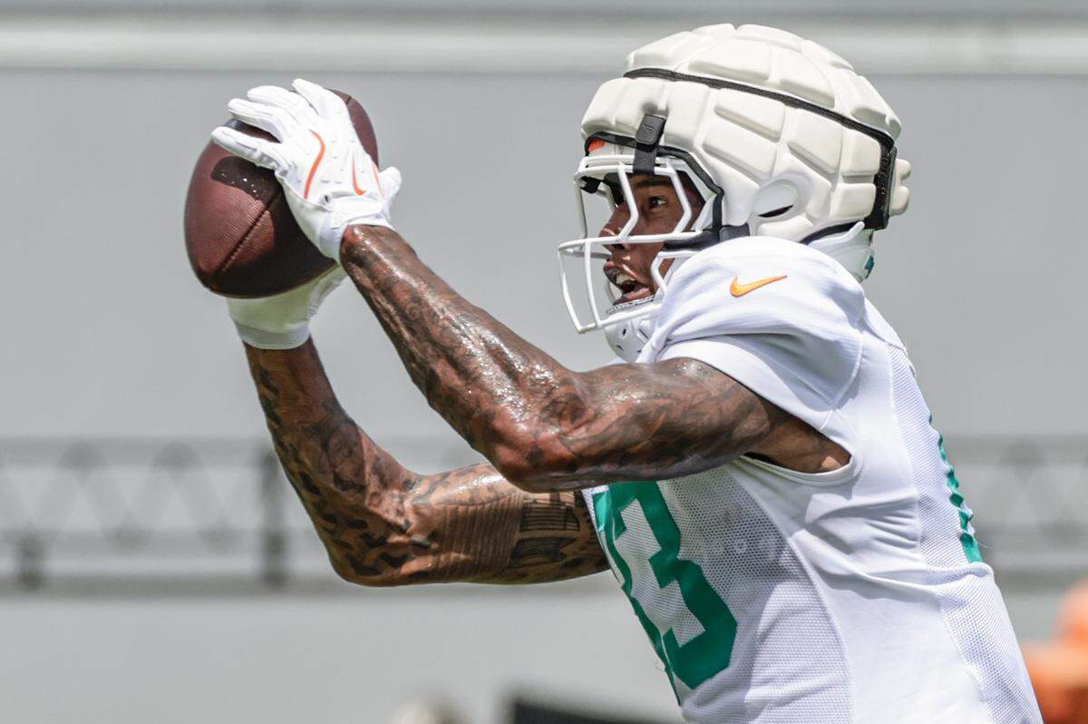 Miami Dolphins tight end Darren Waller (83) catches a pass during practice at the Miami Dolphins Training Camp in Miami Gardens, Florida, on Wednesday, August 27, 2025.