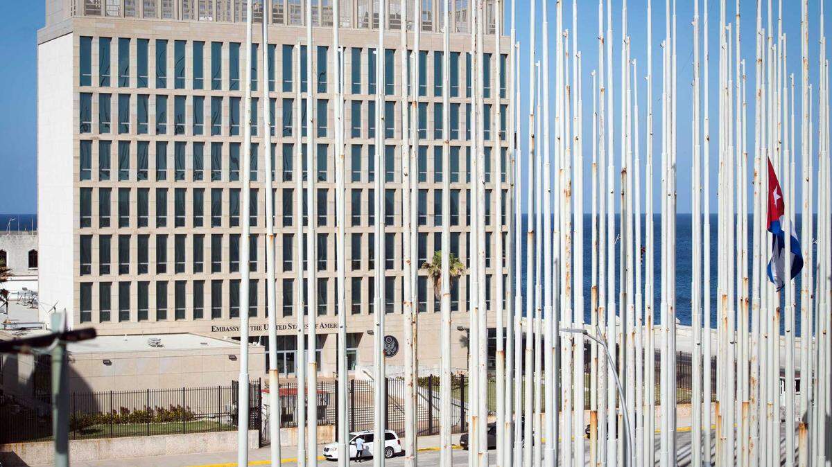 Embajada de EEUU ofrece nueva ayuda a cubanos para salir de Cuba, pero solo en estos casos