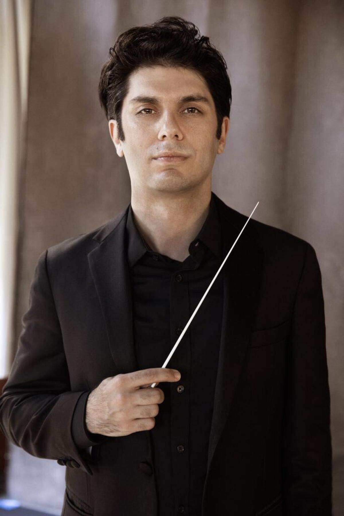 Amar Demirjian, music director of the Knoxville Symphony Orchestra and winner of the 2020 Sir Georg Solti Conducting Award, leads the New World Symphony’s presentation of “The Chamber Cello” at the New World Center. 