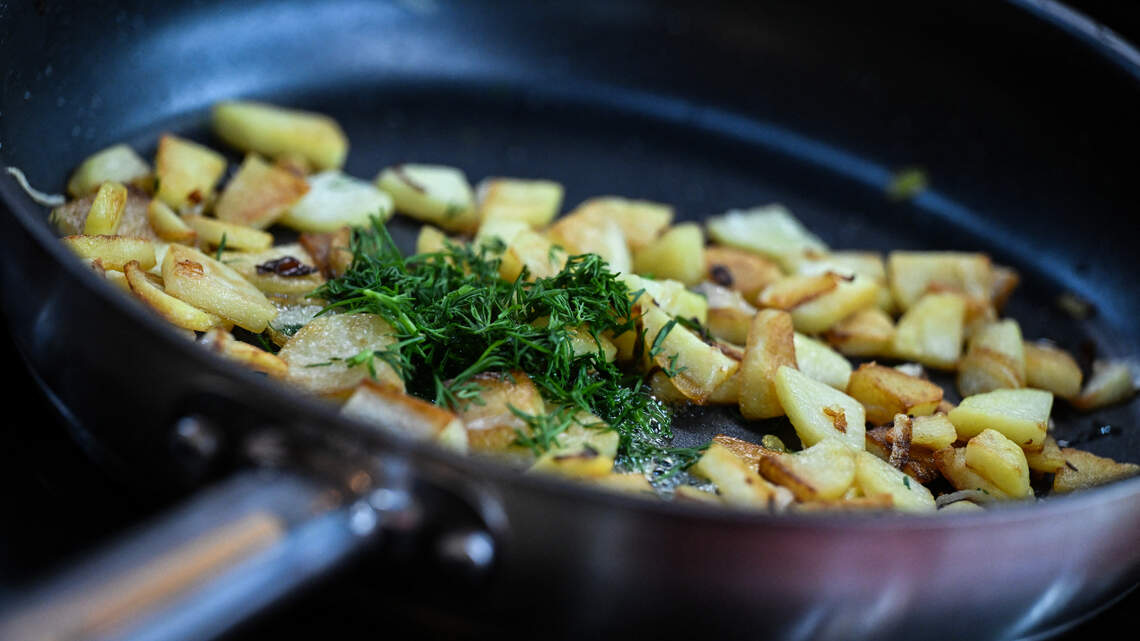 Can your nonstick pan really make you sick? The truth about Teflon flu, explained