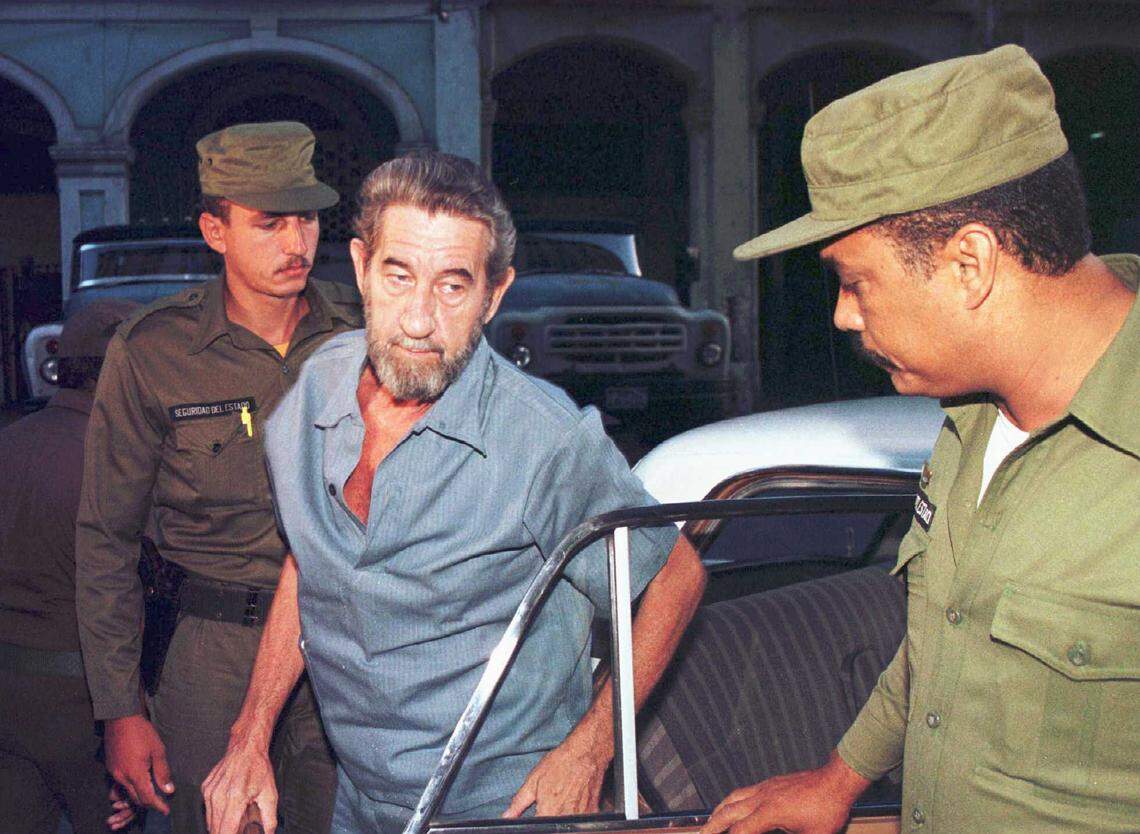 American fugitive financier Robert Vesco, center, arrives to court in Havana, Cuba Aug. 2, 1996,.