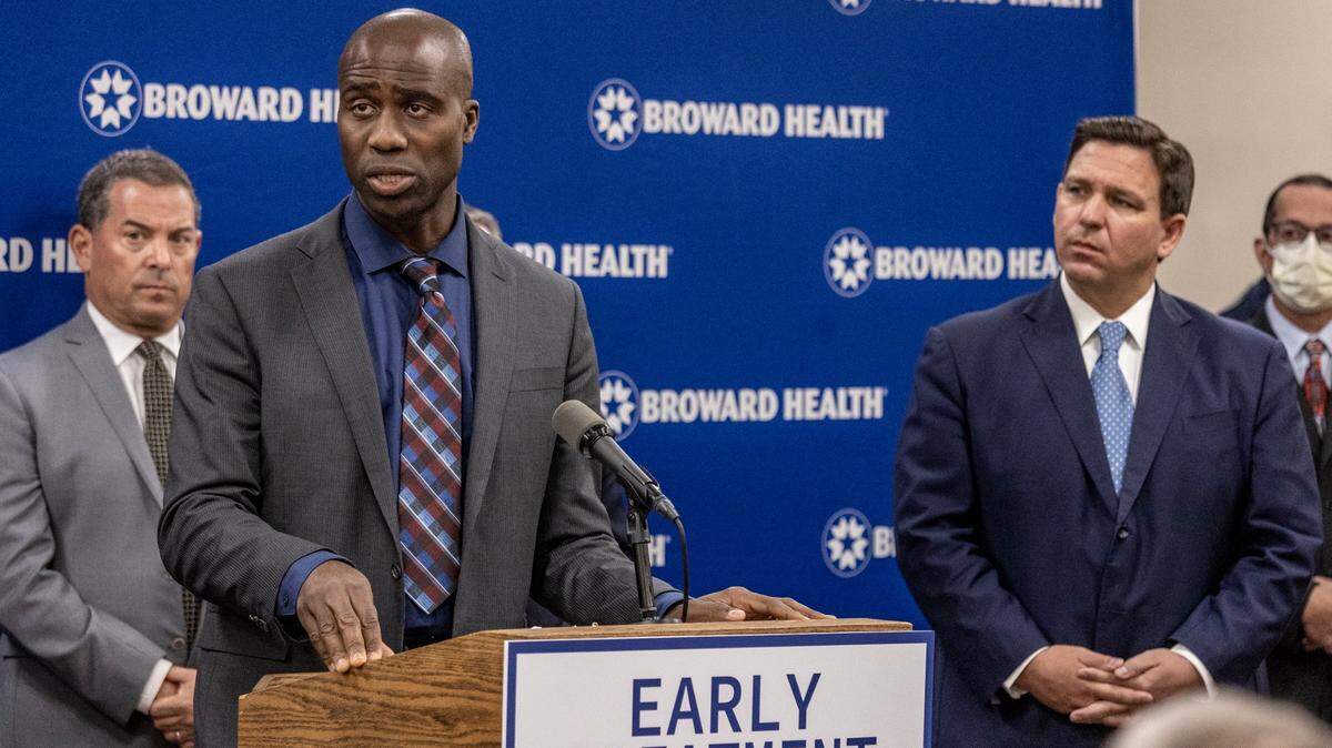 Florida Surgeon General Joseph Ladapo, left, at Broward Health Medical Center with Gov. Ron DeSantis in January 2022.