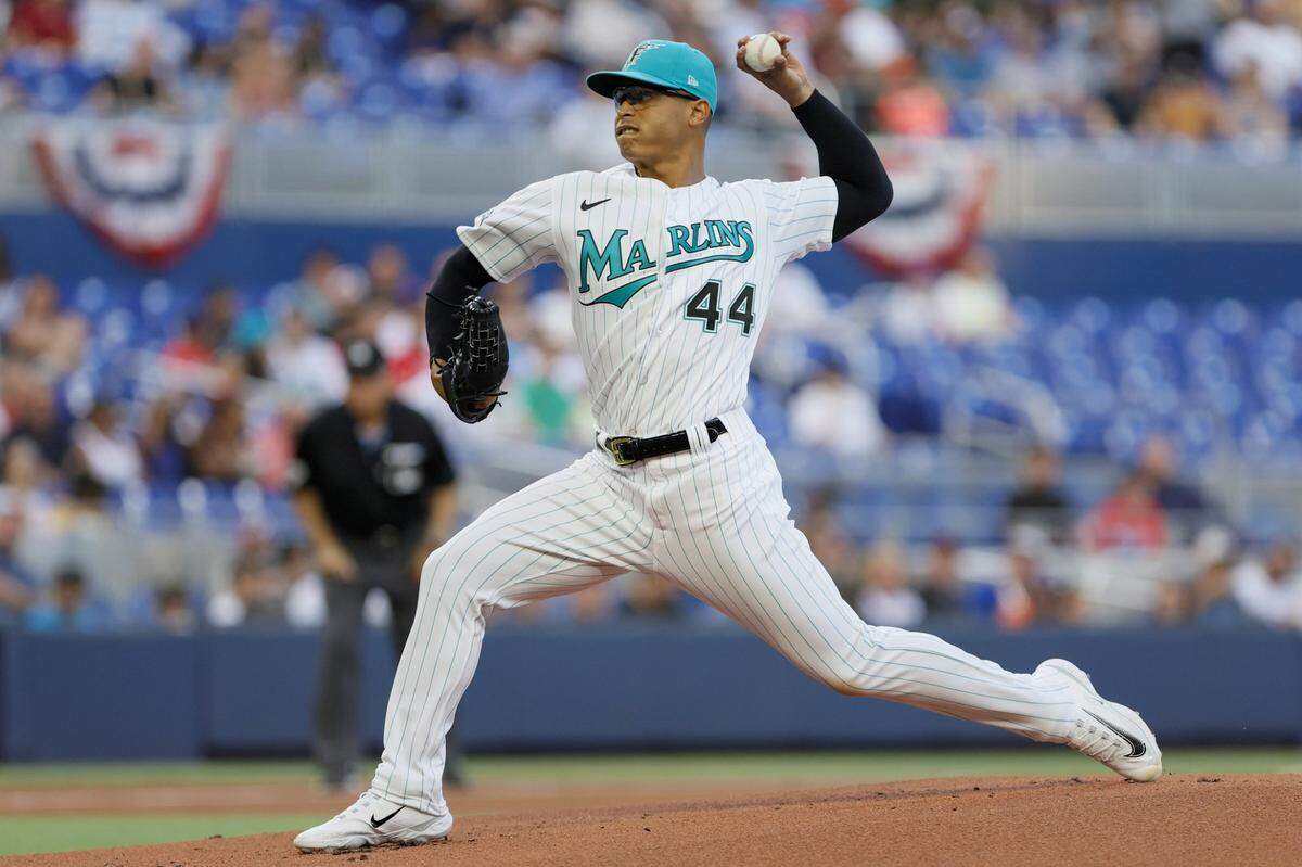 Miami Marlins starting pitcher Jesus Luzardo (44) delivers a pitch during the first inning against the New York Mets at loanDepot Park on Friday, March 31, 2023.