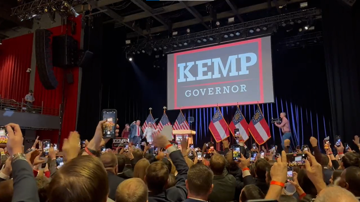 From watching Republican rallies in Georgia to meeting Democratic candidates in Florida, a tourist from Britain chronicled the trip.