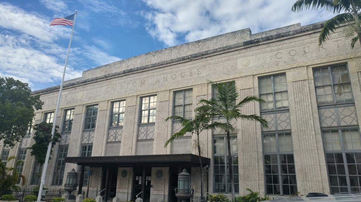 A Florida Keys cop has settled a lawsuit with the federal government for $200,000, his lawyer said.