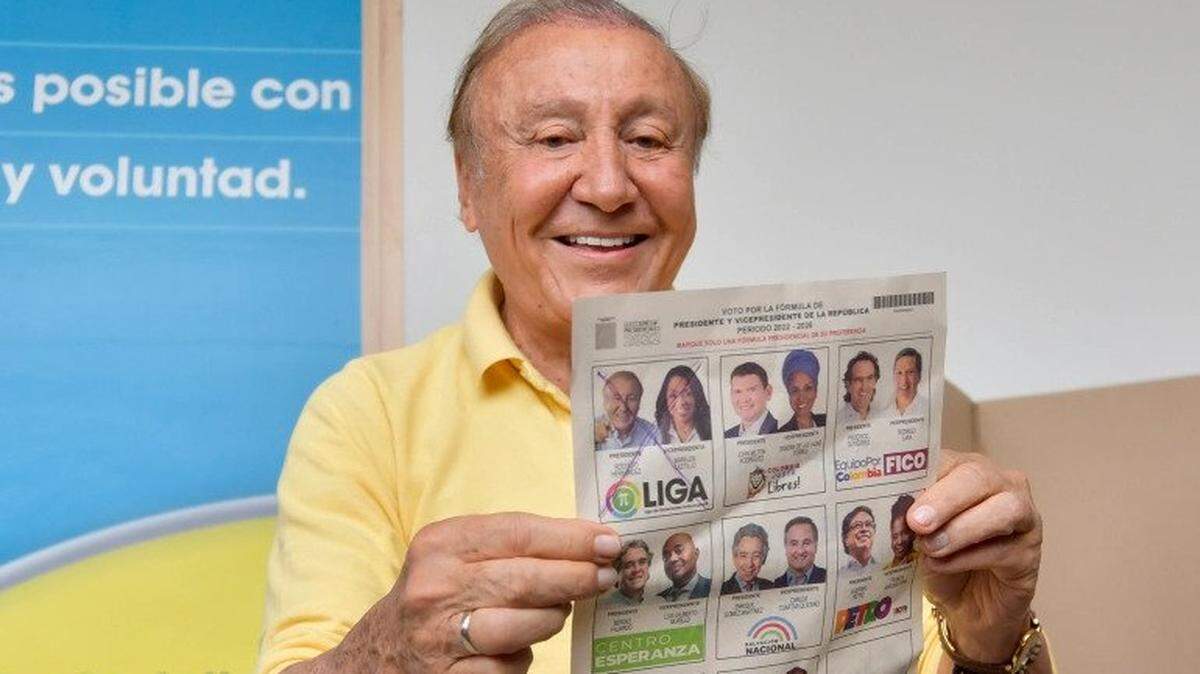 Presidential candidate Rodolfo Hernández shows his ballot before voting in first-round elections in Bucaramanga, Colombia, on May 29.