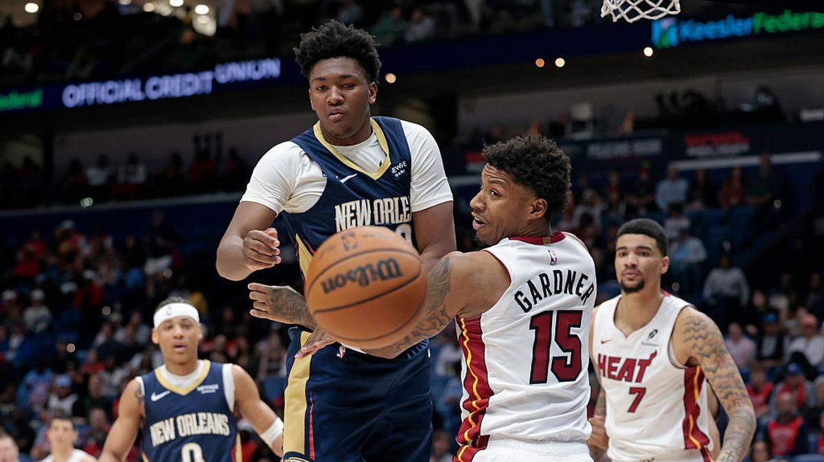 Derik Queen #22 of the New Orleans Pelicans and Myron Gardner #15 of the Miami Heat battle for a rebound in the first half at Smoothie King Center on February 11, 2026 in New Orleans.