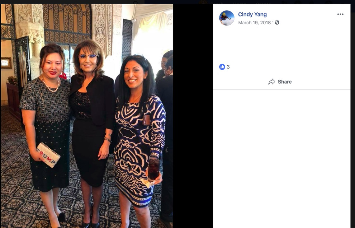 Cindy Yang poses with Sarah Palin.