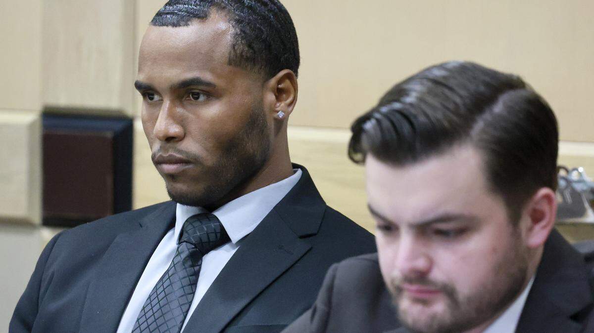 Defendant Jose Mateo with his lawyer Carlos Salazar argues Florida’s Stand-Your-Ground statute before Judge Ernest A. Kollra on Friday, Aug. 22, 2025. Mateo is one of four suspended Miami-Dade officers charged with manslaughter in the case stemming from the death of UPS driver Frank Ordonez, who was shot by police during a shootout with his kidnappers. Rick Cutshaw, 70, was also killed. On Thursday, Sept. 18, Kollra dismissed the charge against Mateo, citing the Florida law.