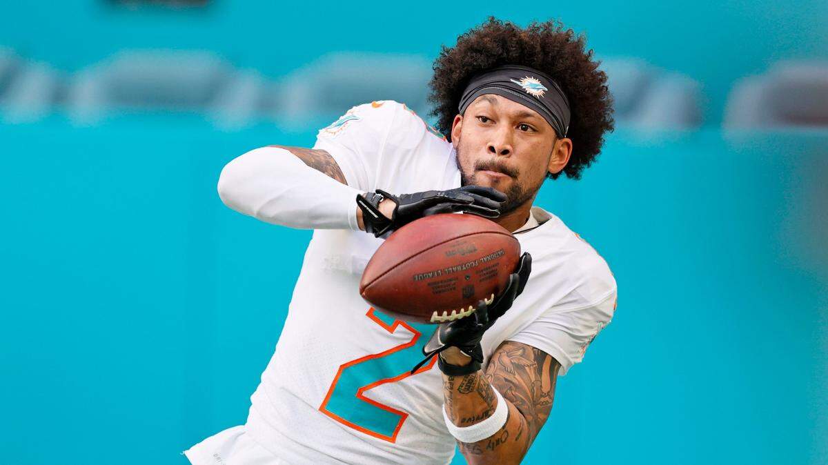 Miami Dolphins wide receiver Albert Wilson (2) practice before the start of an NFL football game against the New York Giants at Hard Rock Stadium on Sunday, December 5, 2021 in Miami Gardens, Florida.