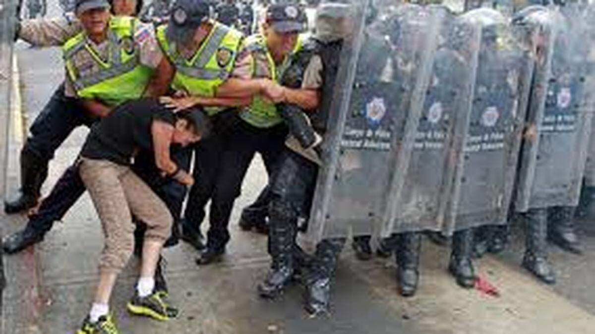 U.N. reports cite security forces’ abuse and torture against government opponents in Venezuela.