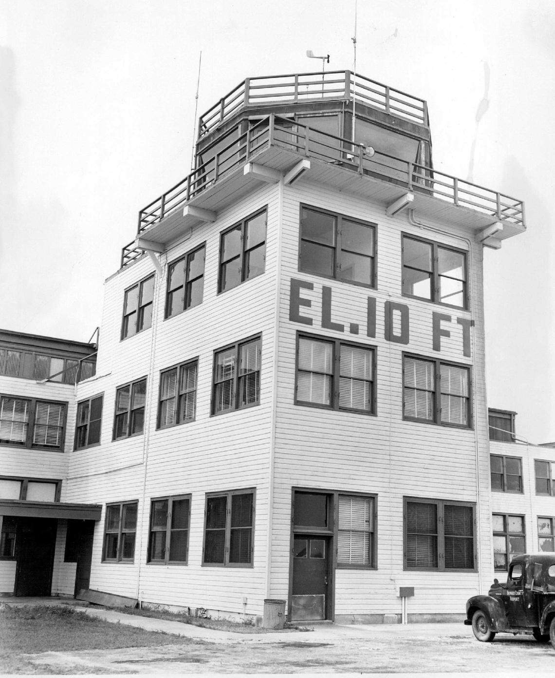 The repainted tower at the Fort Lauderdale airport in 1954.