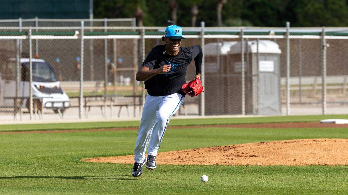 Miami Marlins pitcher Edward Cabrera (27) runs defensive drills during spring training workouts for pitchers and catchers at Roger Dean Stadium in Jupiter, FL, on Wednesday, Feb. 12, 2025.